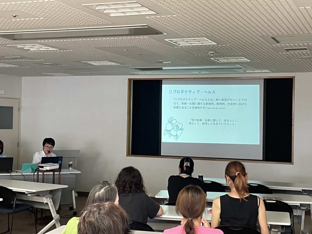 自分らしく生きてみよう　　　　　　　　　　～事例を通して助産師と考える～　講座の様子